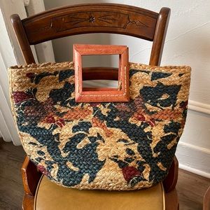 Straw bag with wooden handles